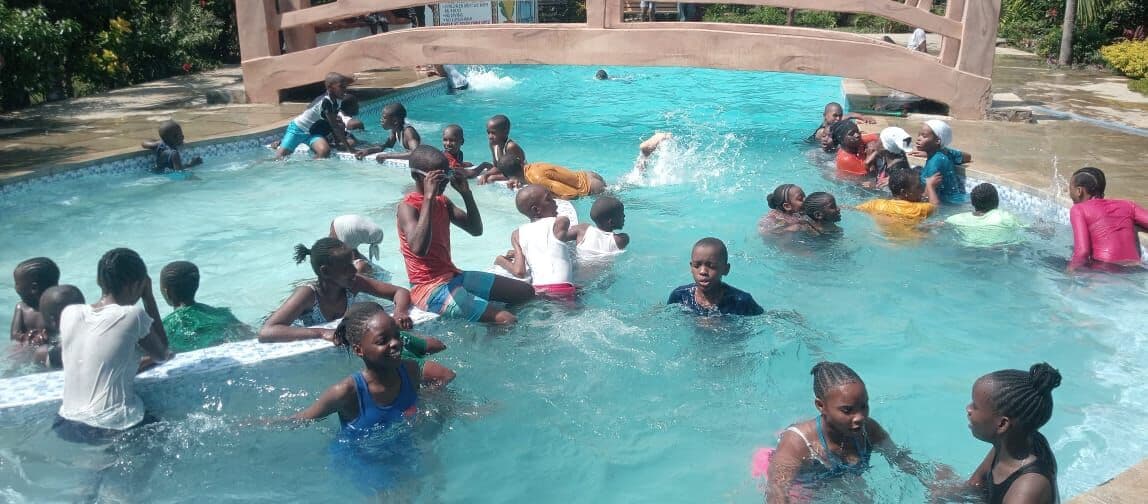 Emley learners at a swimming lesson at Golden Duranta
