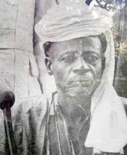 Old black-and-white portrait of an elderly man wearing a white headcloth